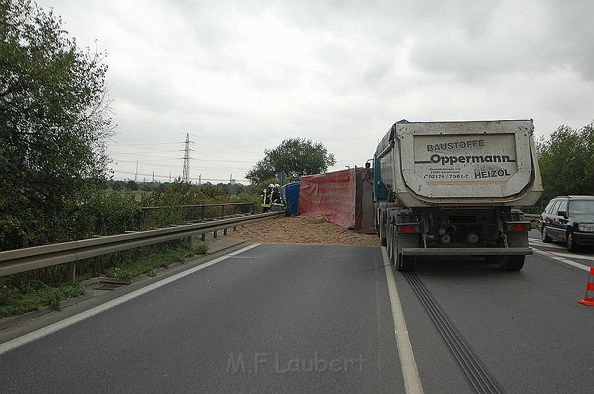 VU LKW umgekippt Kerkraderstr Fotos Fuchs P28.jpg